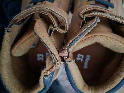 Zapatillas marrón con cierre velcro - miniatura 2
