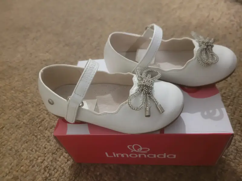 Zapatos blancos para niña con lazo - 2