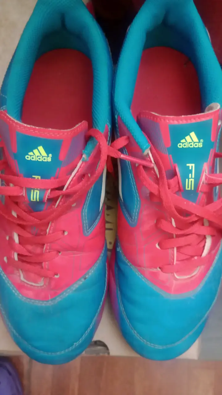 Zapatillas deportivas Adidas fucsia y azul - 1