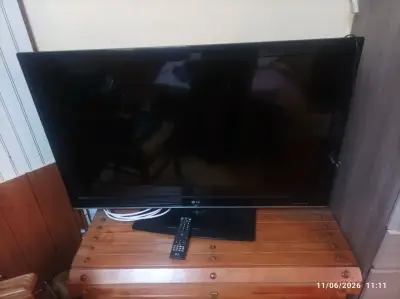Televisor LG con control remoto - miniatura 3