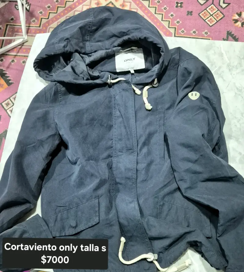 Cortaviento azul Only