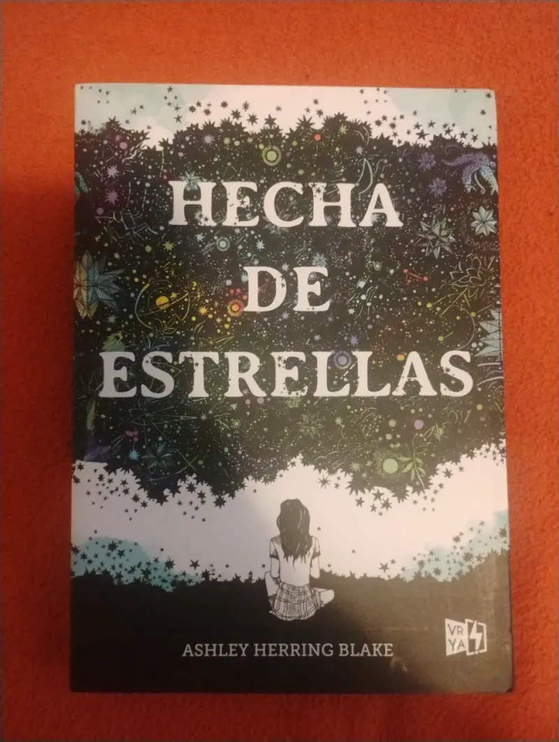 Libro 'Hecha de Estrellas' original - 1
