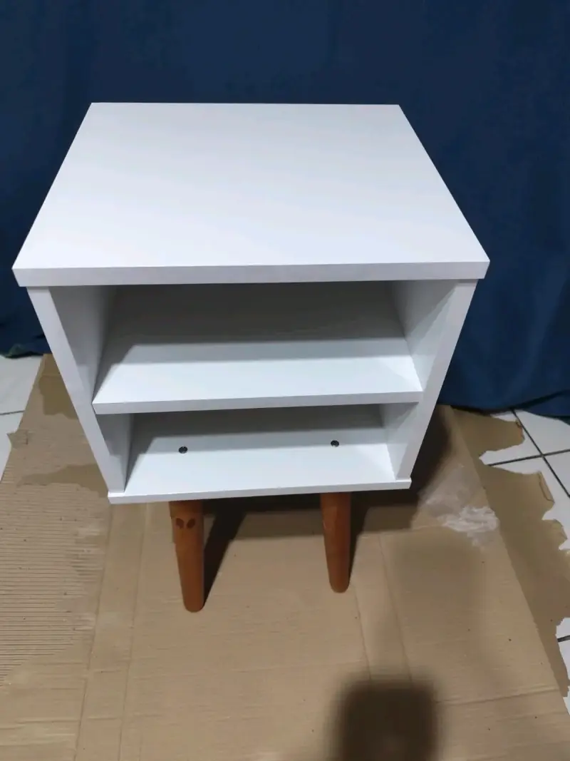 Mesa de noche blanca de madera - 3