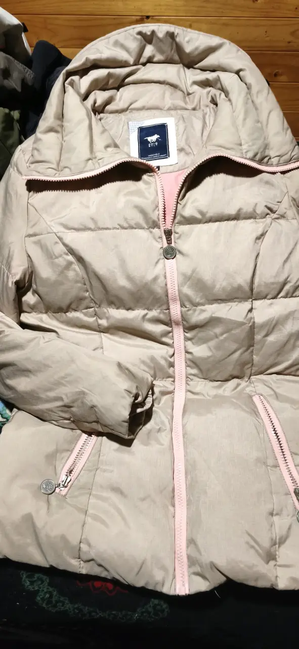 Chaqueta acolchada beige mujer