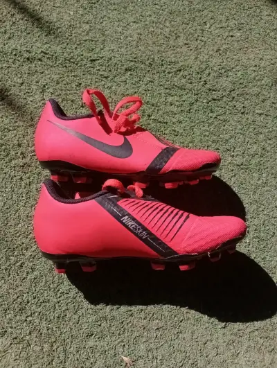 Zapato de futbol para niñ@s talla 27 - miniatura 1