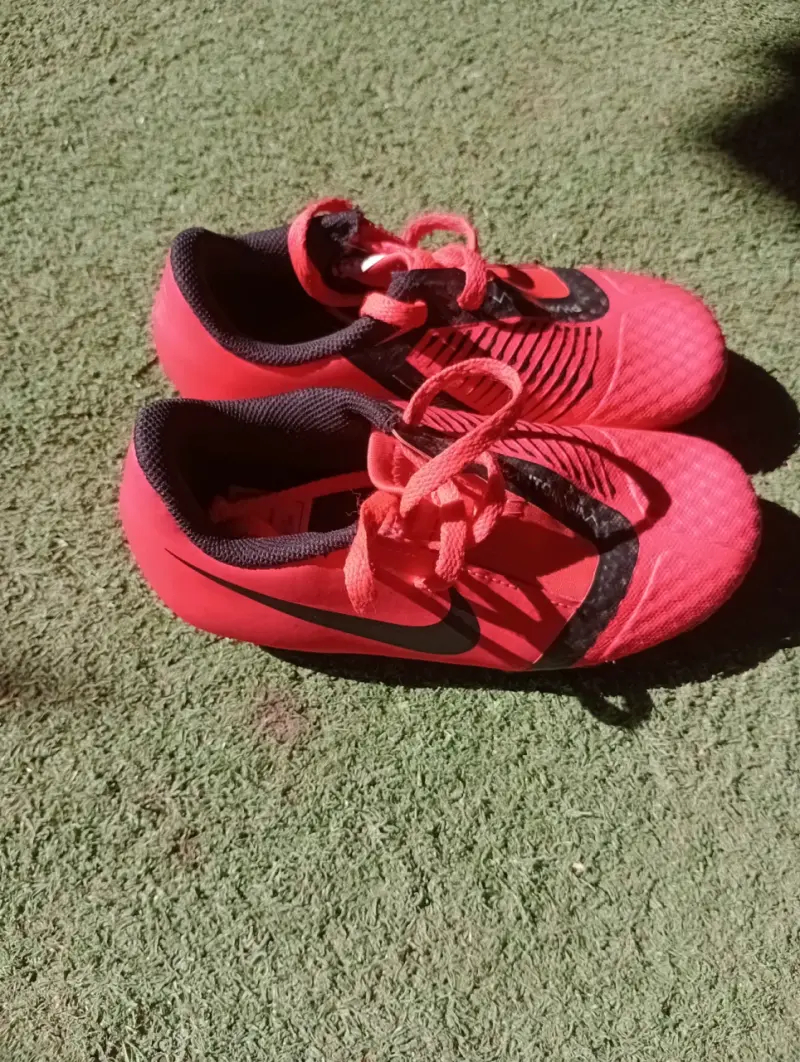Zapato de futbol para niñ@s talla 27 - 2
