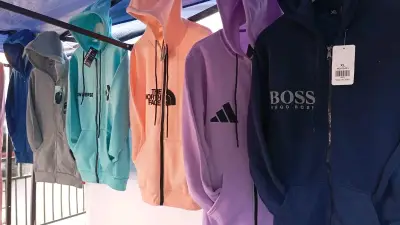 Polerón con capucha azul BOSS - miniatura 1