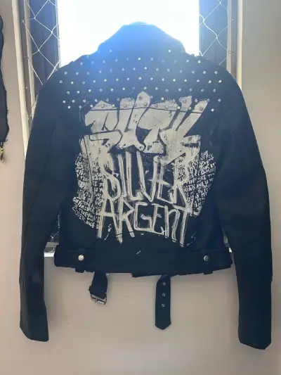 Chaqueta de cuero estilo rockero - miniatura 2