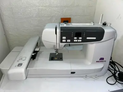 Máquina de coser Merritt blanca - miniatura 5