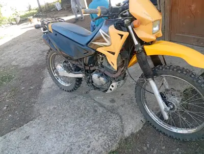 euromot gxt 200 año 2014 Moto enduro amarilla - miniatura 2