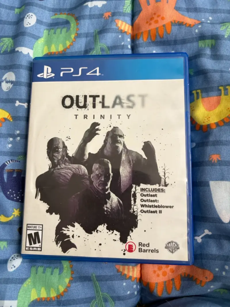 Outlast Trinity PS4 juego - 1