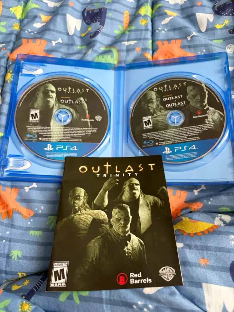 Outlast Trinity PS4 juego - 2