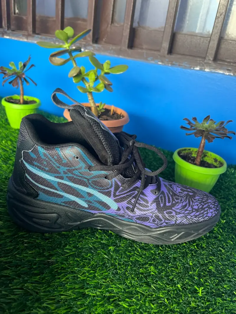 Zapatillas deportivas negras y moradas - 4