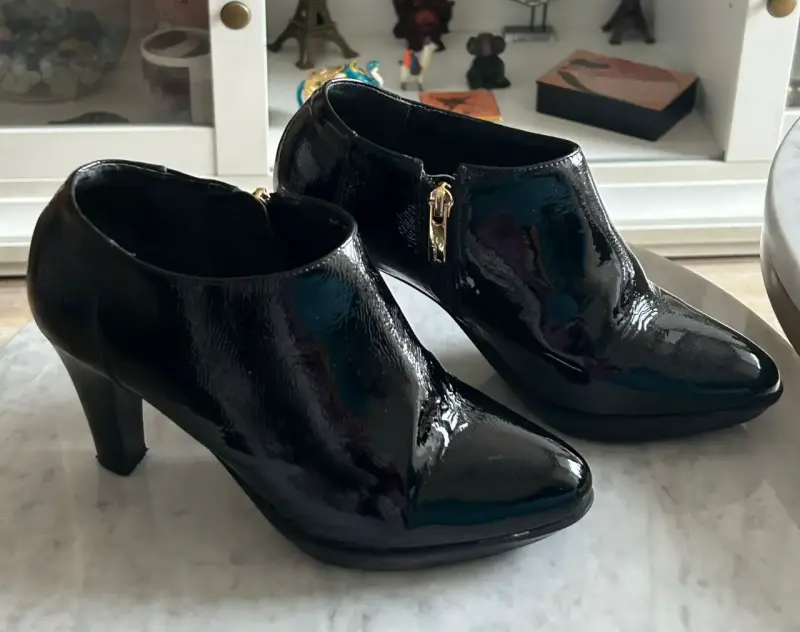 Botines negros de charol - 1