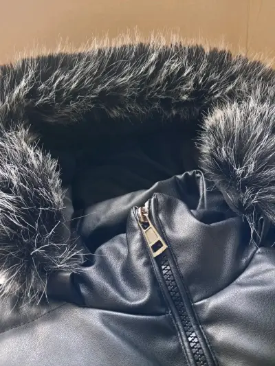 Chaqueta Puffer Negra impermeable con Capucha desm - miniatura 5