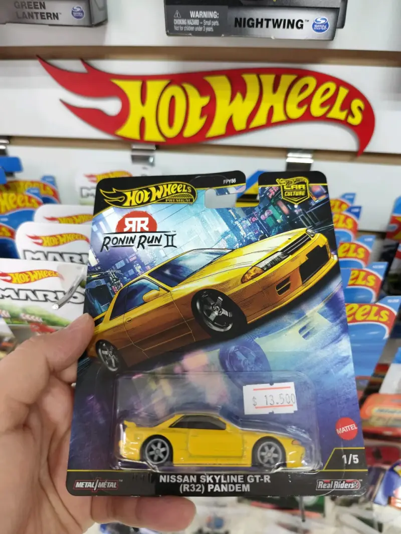 Hot Wheels Nissan Skyline GT-R amarillo