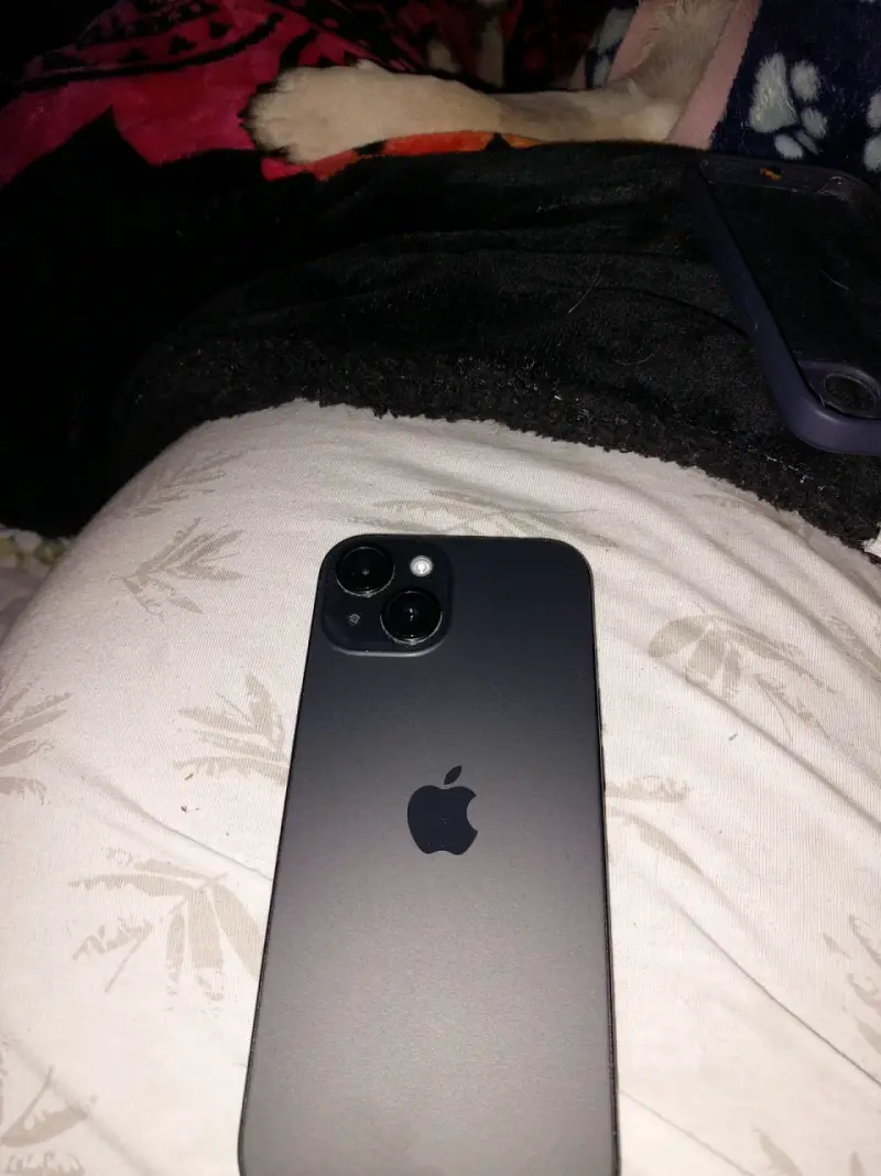 Iphone 15 impecable con su caja - 1