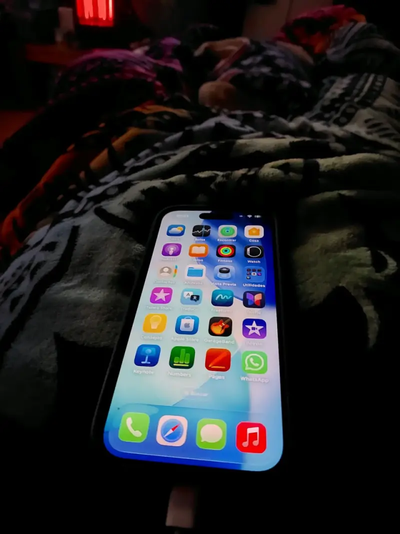 Iphone 15 impecable con su caja - 3