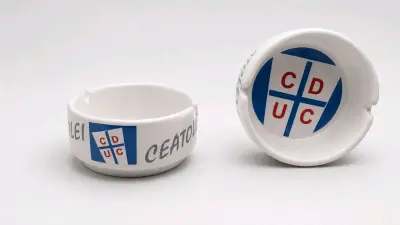 Cenicero cerámico Universidad Católica - miniatura 1