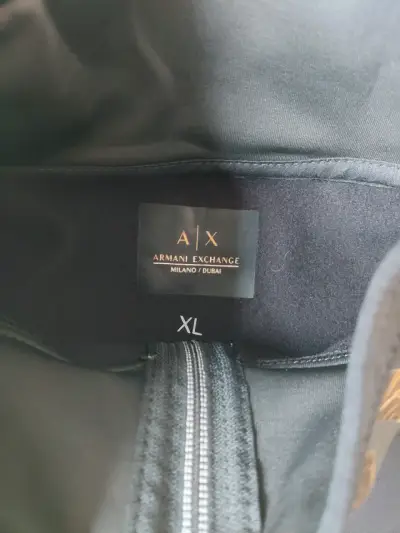 Chaqueta deportiva EA7 gris con detalles dorados - miniatura 2