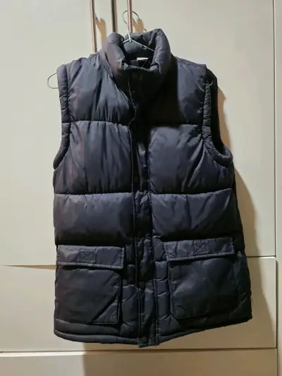 Chaqueta acolchado negro sin mangas - miniatura 1