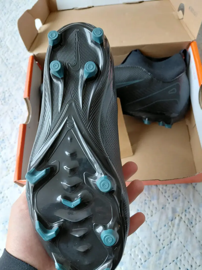 Zapatos de fútbol Nike negros de niño - 3