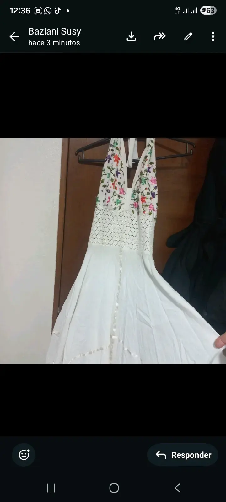 Vestido blanco con bordados florales