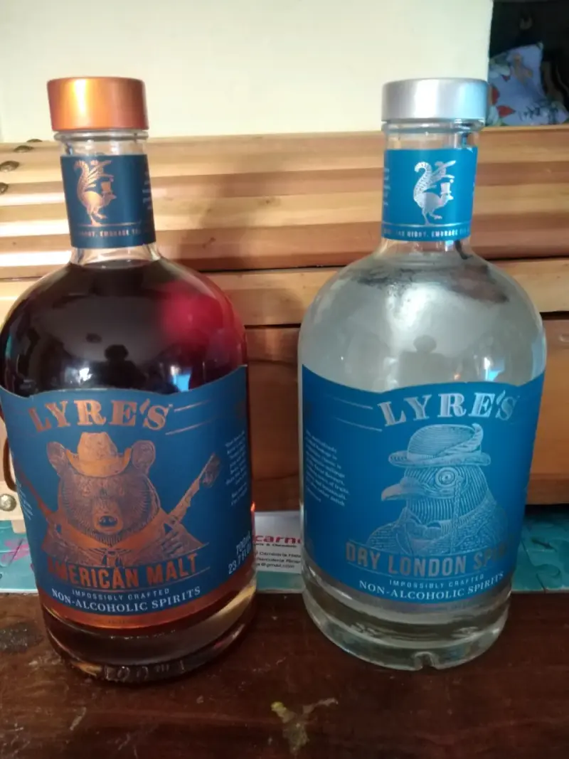 Botellas de espirituoso sin alcohol