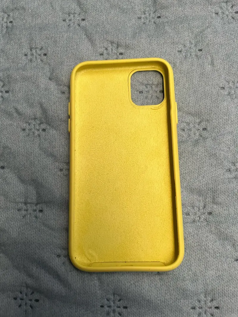 carcasa amarilla para iphone 11 - 2
