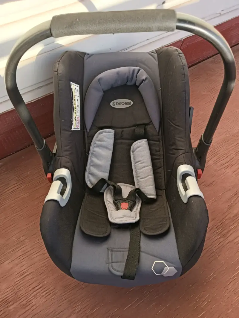 Coche de bebé gris con huevo - 2