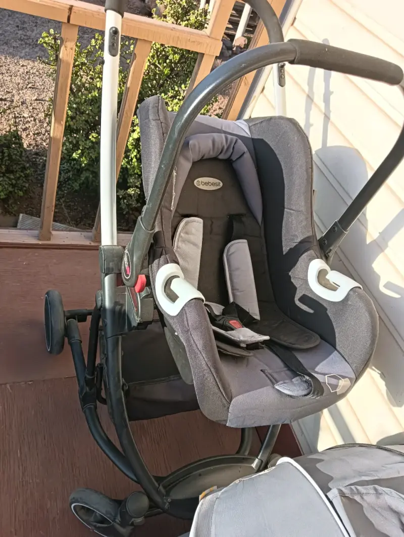 Coche de bebé gris con huevo - 4