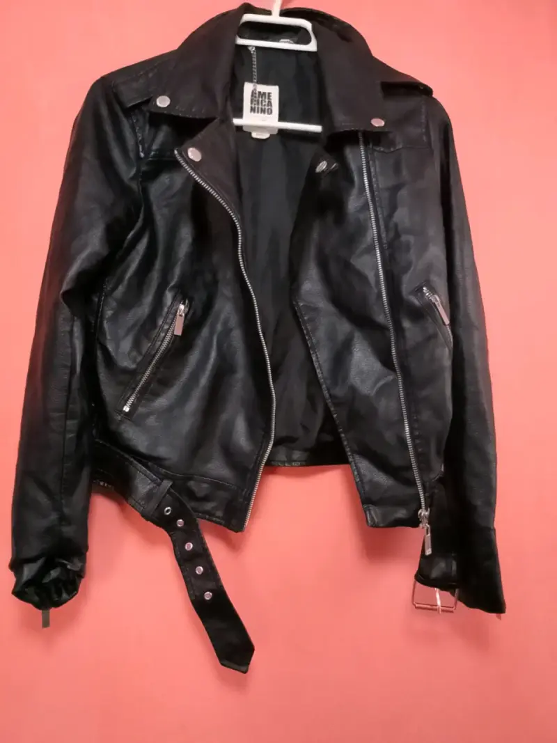 Chaqueta de cuero negra