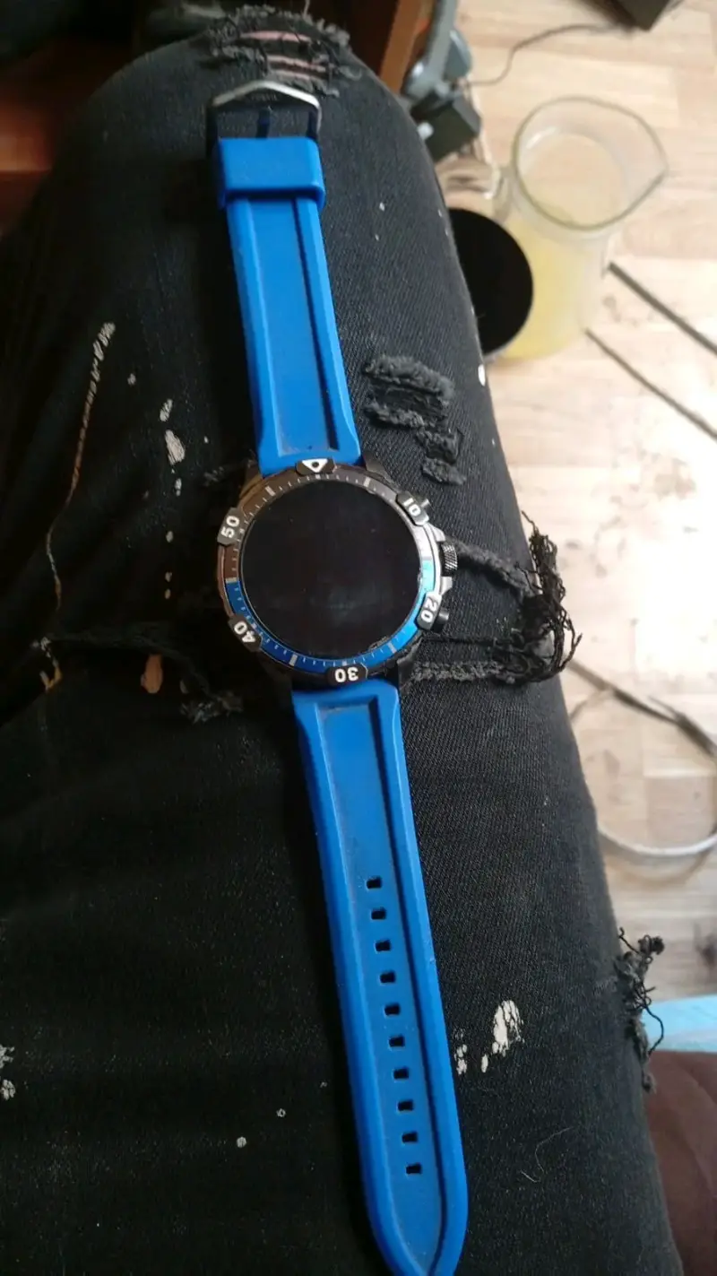 Reloj inteligente azul deportivo