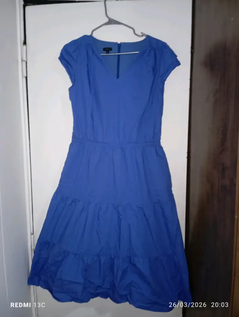 Vestido azul con escote en V - 2
