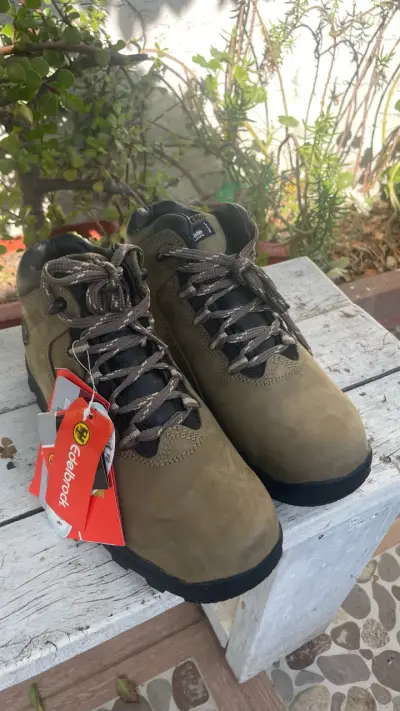 Botas de seguridad nuevas - miniatura 1
