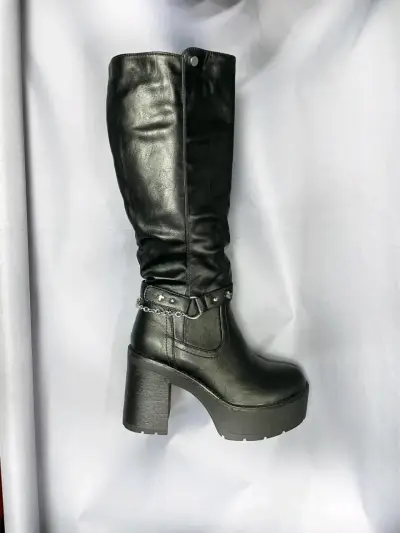 Botas negras de tacón alto - miniatura 2