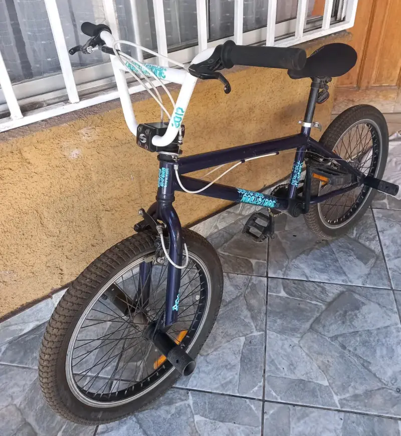 Bicicleta BMX - 1