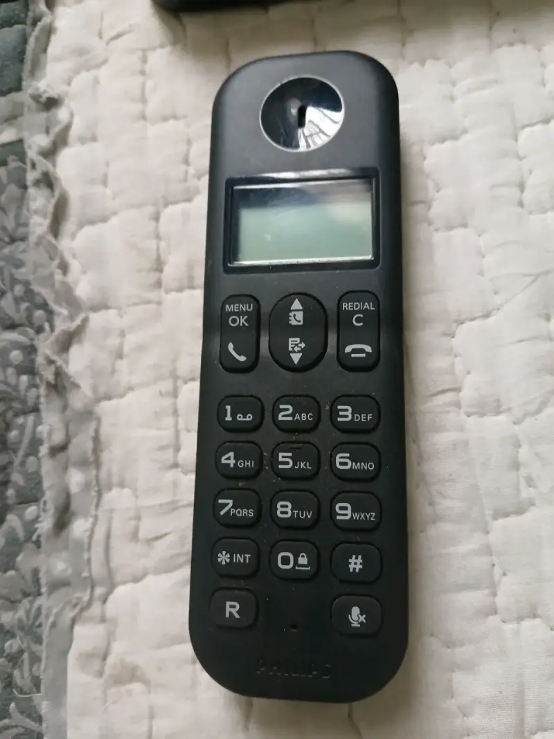 Teléfono inalámbrico Philips DECT 6.0 - 3