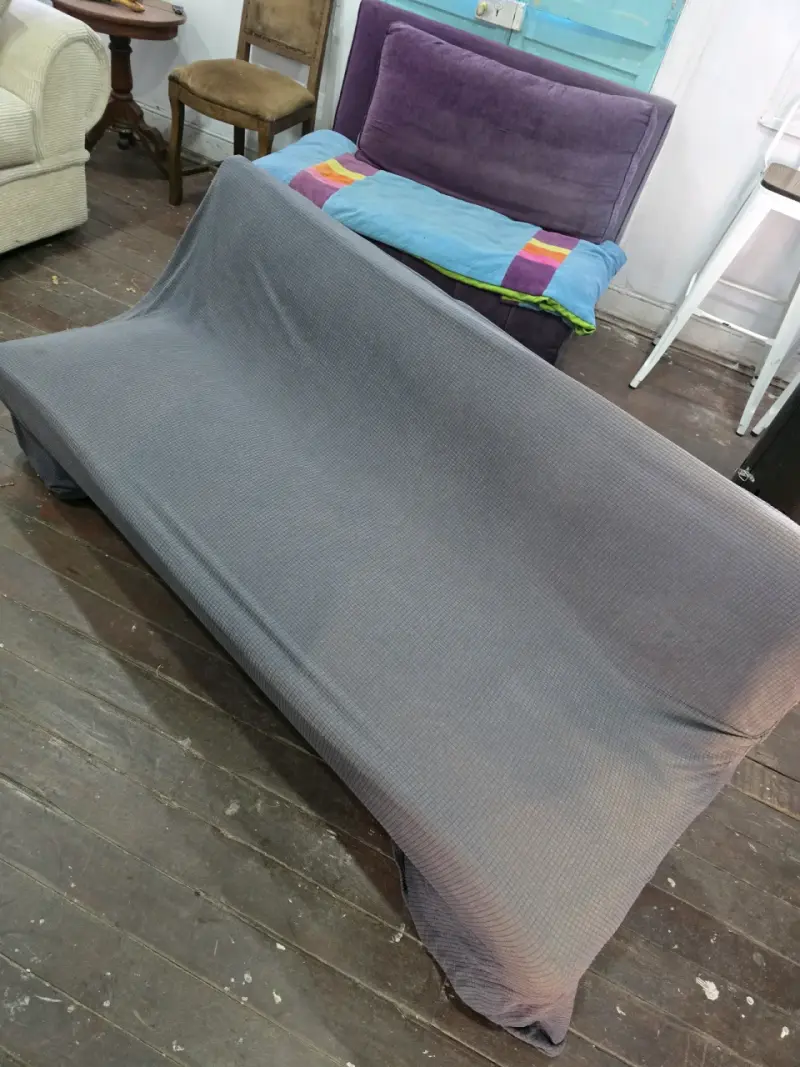 Sofá cama gris con funda - 2
