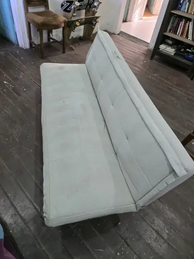 Sofá cama gris con funda - miniatura 3