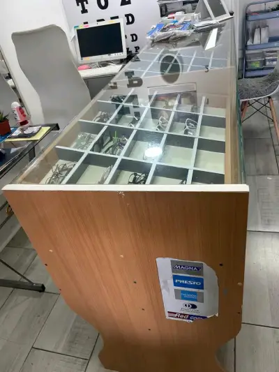 Mostrador de exhibición con vitrina para optica - miniatura 2