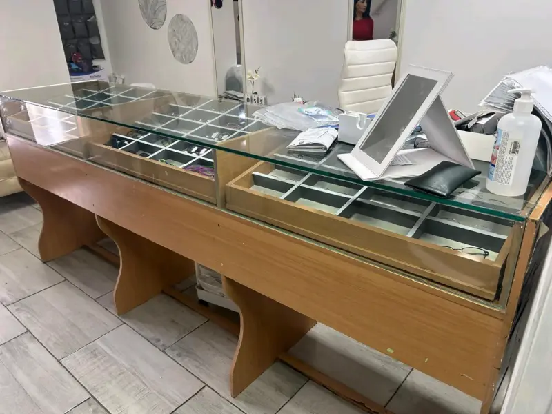 Mostrador de exhibición con vitrina para optica - 4