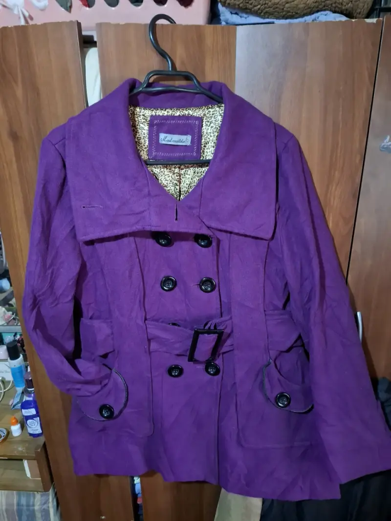 Abrigo morado con cinturón - 1
