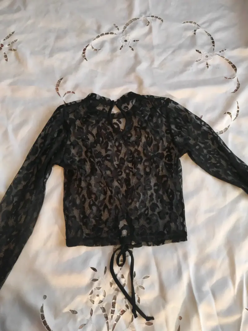 Blusa negra de encaje - 3