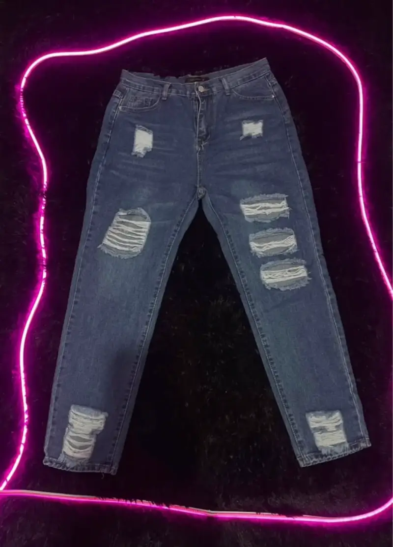 Jeans rasgados estilo casual