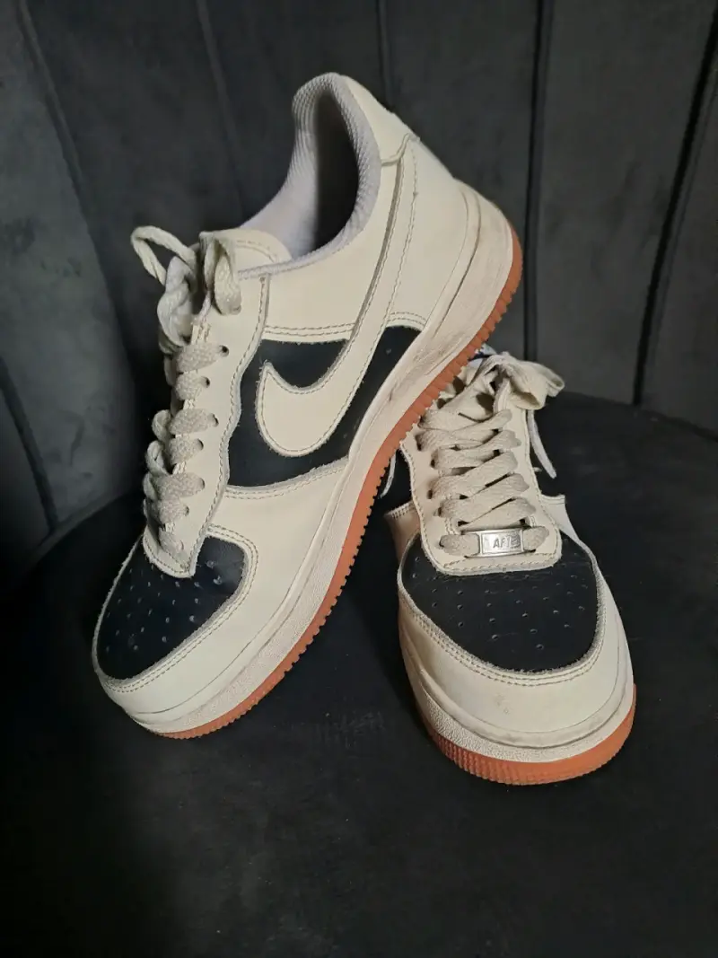 Zapatillas deportivas y botines de charol - 1