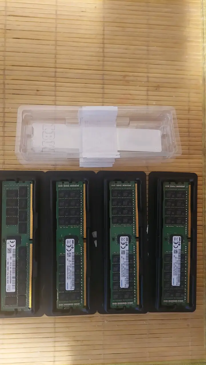 Kit de Memoria RAM, cada una de 32GB DDR4 - 1