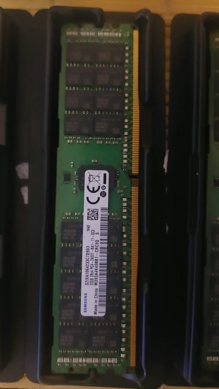 Kit de Memoria RAM, cada una de 32GB DDR4 - 3
