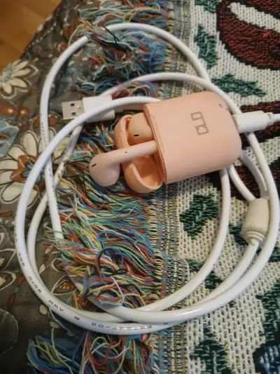 Audífonos inalámbricos rosa con cable - miniatura 1