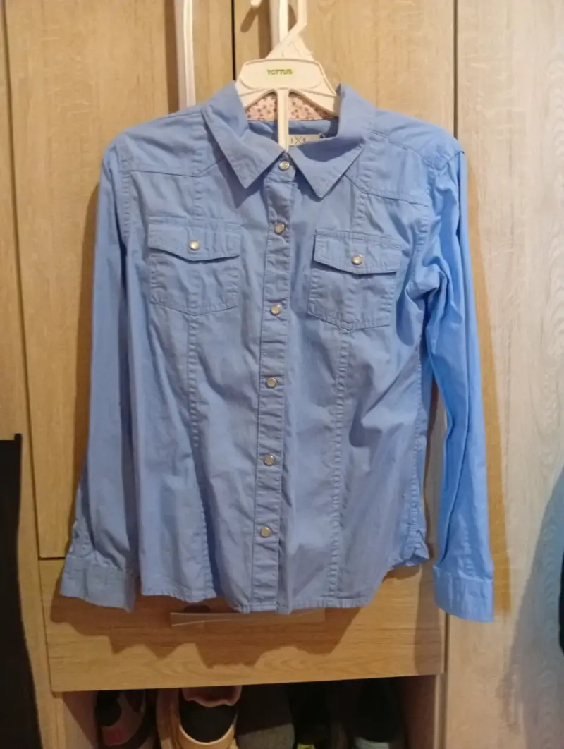 Camisa celeste de botones